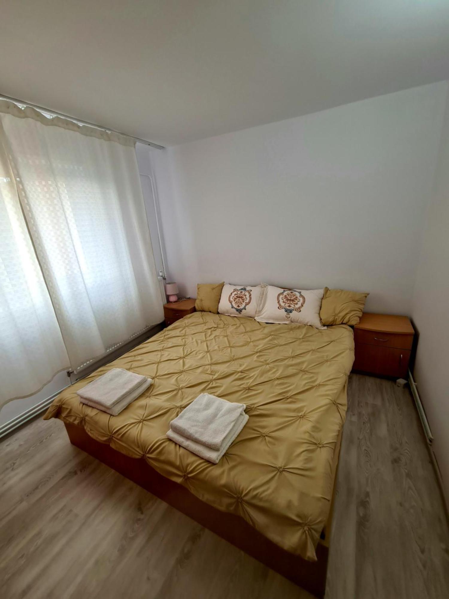 Apartament 2 Camere Etaj 4 Din 4 Крайова Екстер'єр фото
